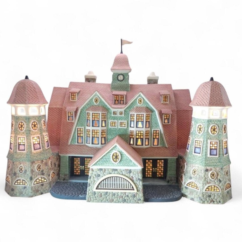 Seasons Bay Grandview Shores Hotel First Edition 1988 by Dept 56 - Tested Works